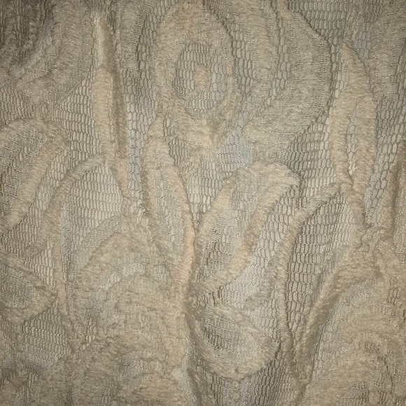 LACE CREAM SHORT DRESS - Picture 2 of 4